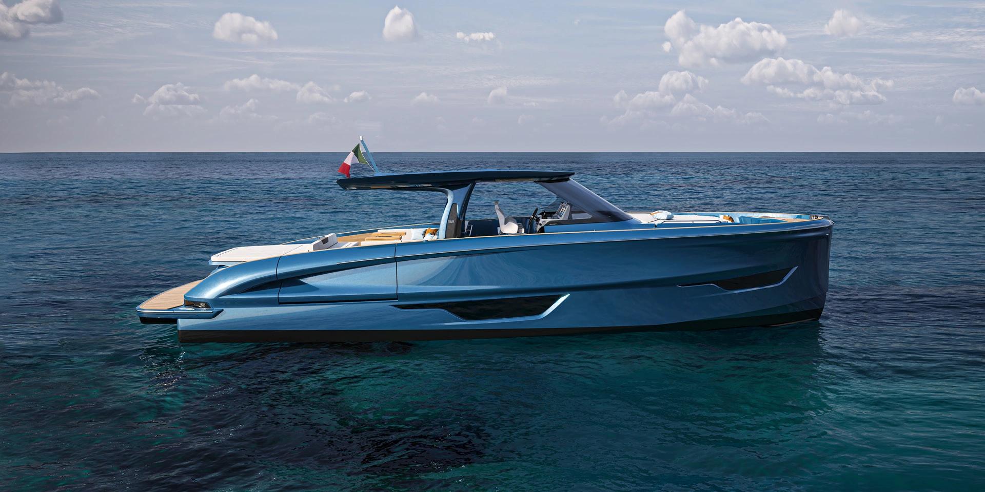 Bateau bleu moderne amarré en Corse chez concessionnaire de bateaux neufs